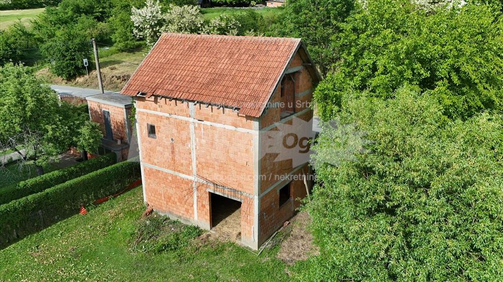 Kuca sa poslovnim prostorom na glavnom putu — 4