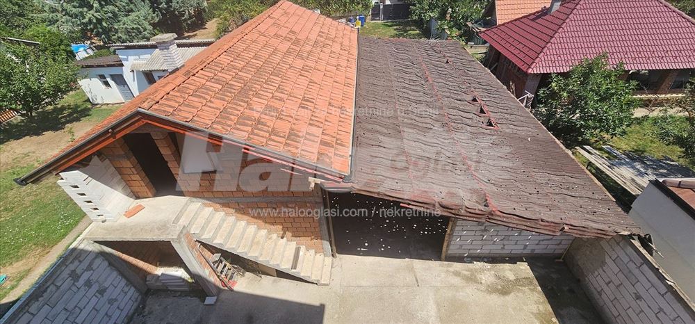 Kuca tri stana + magacin 500 m2 — 2