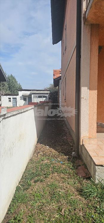 Kuca tri stana + magacin 500 m2 — 7