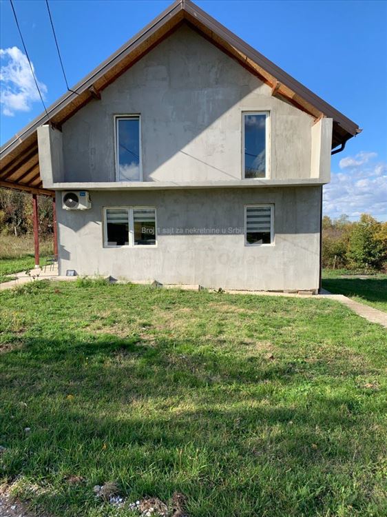 Kuca u lipovici (ripanj) top za svoju cenu — 10