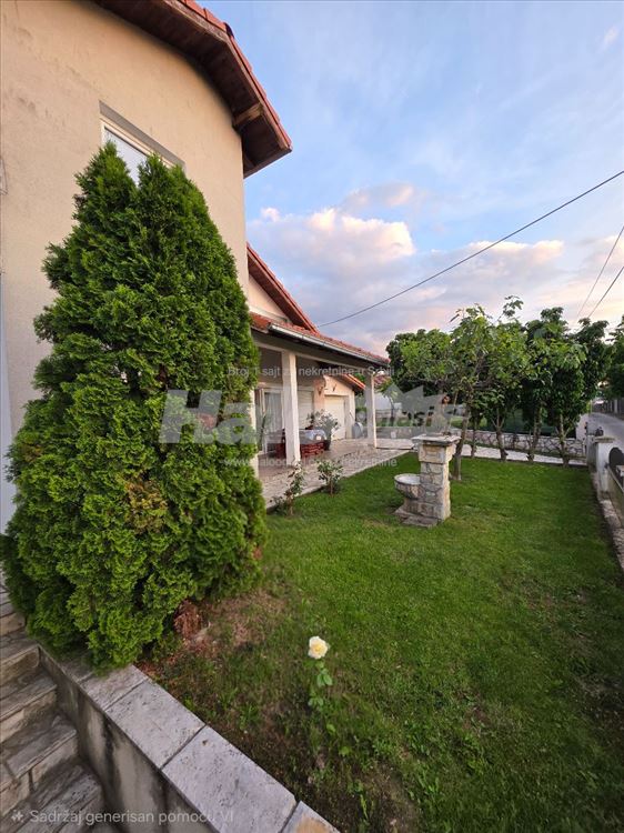Kuca u mirnom okruzenju — 3