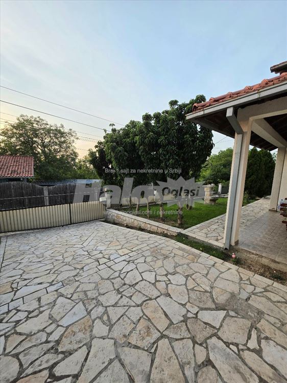 Kuca u mirnom okruzenju — 6