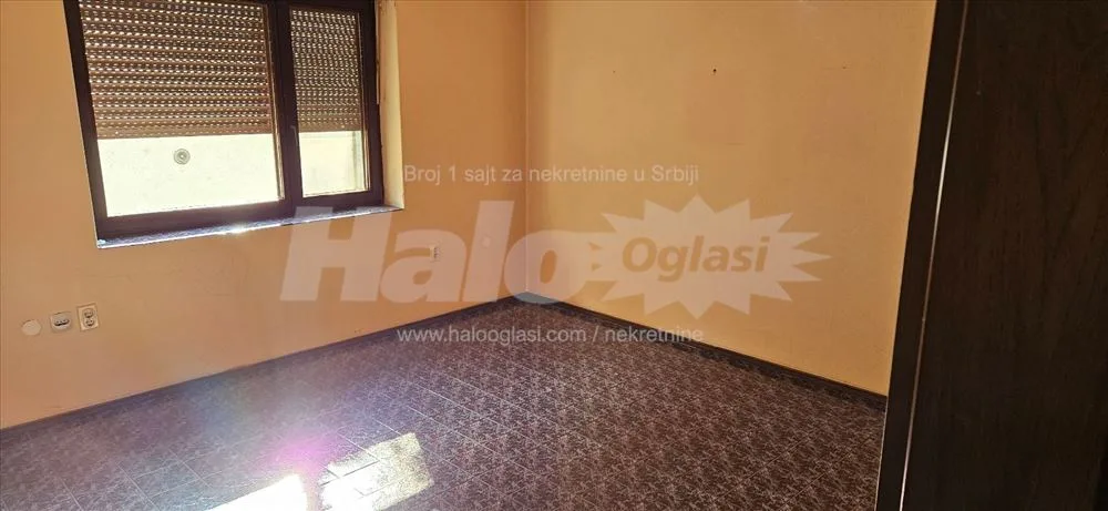 Kuca u Surcinu za smestaj radnika ili poslovni pr. — 4