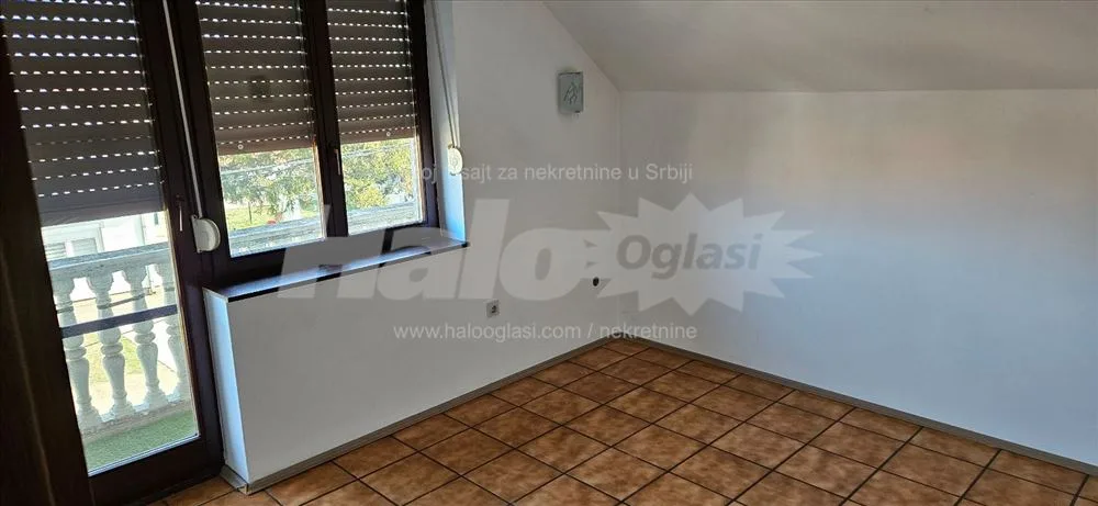 Kuca u Surcinu za smestaj radnika ili poslovni pr. — 8