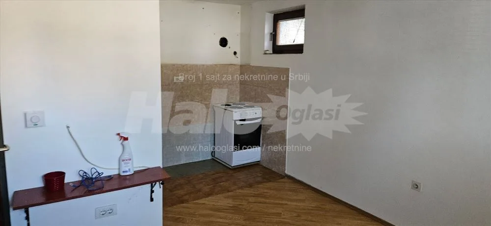 Kuca u Surcinu za smestaj radnika ili poslovni pr. — 13