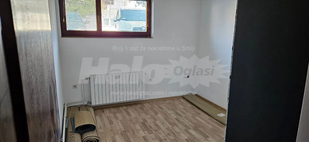 Kuca u Surcinu za smestaj radnika ili poslovni pr. — 14