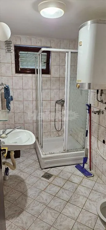 Kuca u Surcinu za smestaj radnika ili poslovni pr. — 15