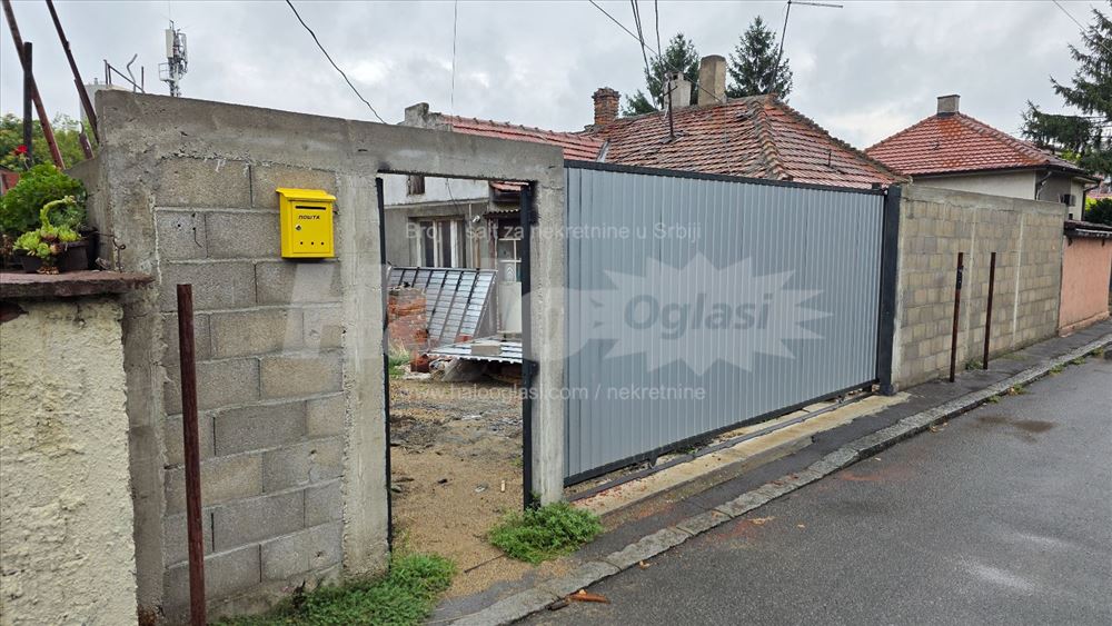 Kucu na Vozdovacu,Dusanovac,Gorička,sama na placu — 11