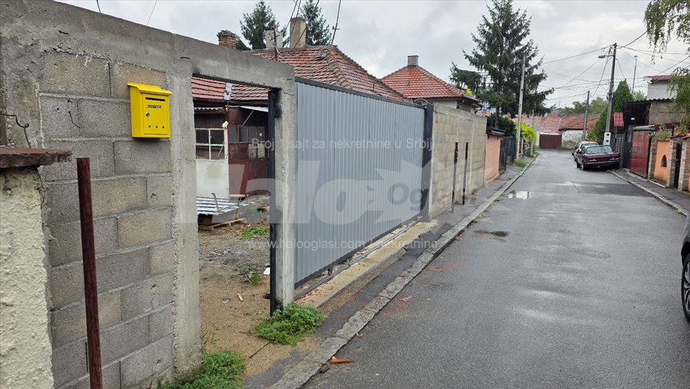 Kucu na Vozdovacu,Dusanovac,Gorička,sama na placu — 12