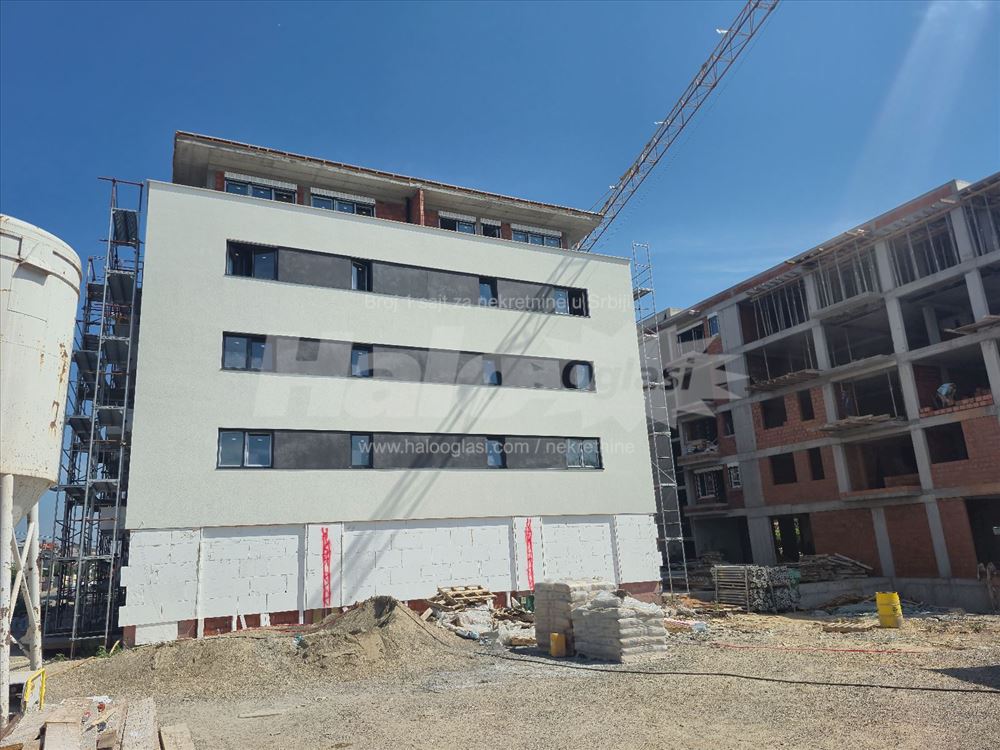 Ledine, ugao Surčinske i Valtrovićeve u izgradnji — 14