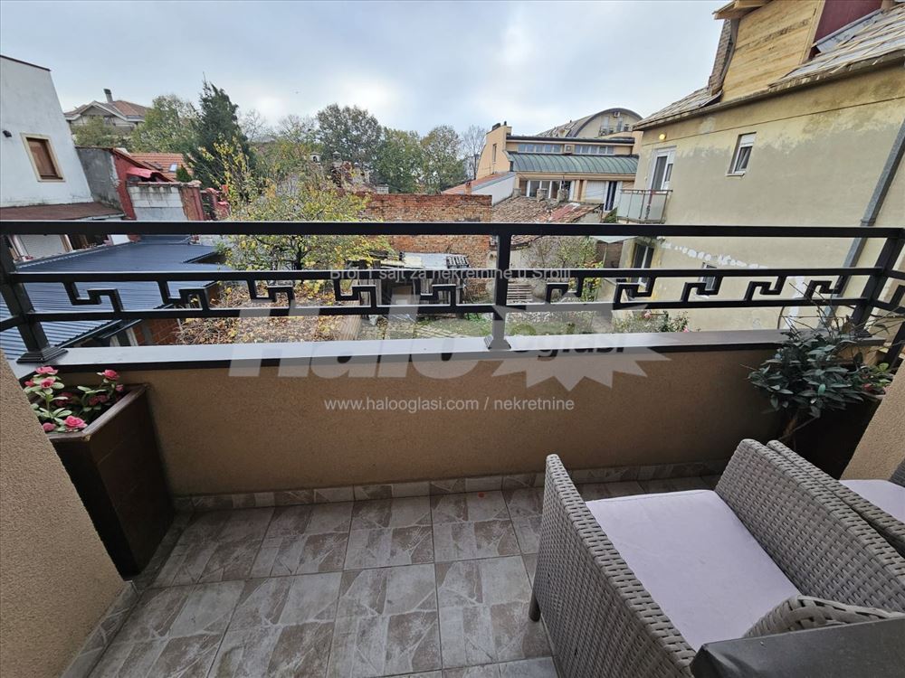 Lekino brdo, stan i garaza, dve spavace — 12