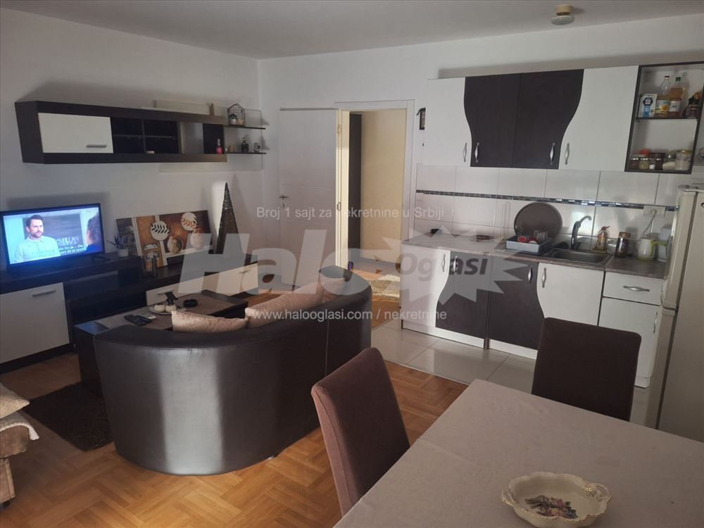 Lekino brdo Šumice jednoiposoban stan 45m2 — 2