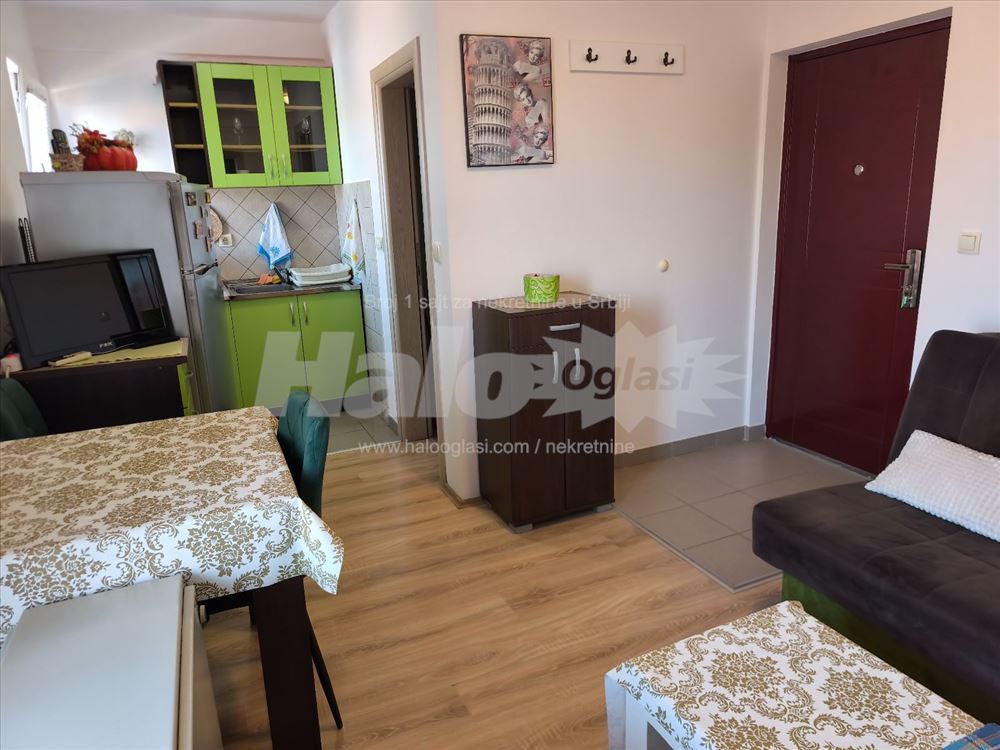 Lep 1,5 Stan 35m,Zemun ,Altina, ,330eur — 2
