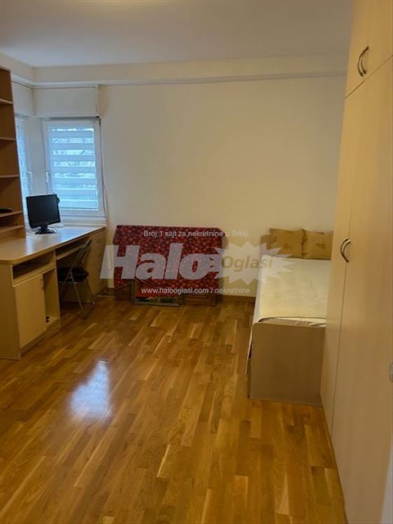 Lep, funkcionalan  stan na tri stanice od Slavije — 5