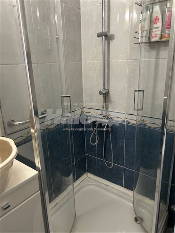Lep, funkcionalan  stan na tri stanice od Slavije — 7