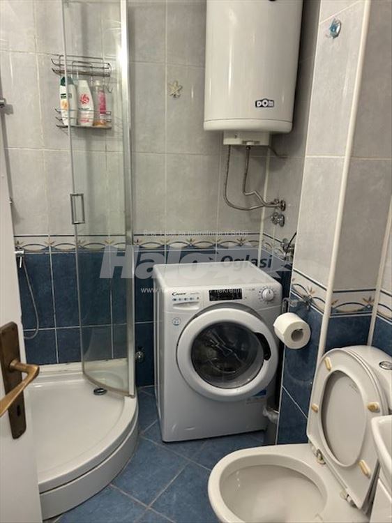 Lep, funkcionalan  stan na tri stanice od Slavije — 8
