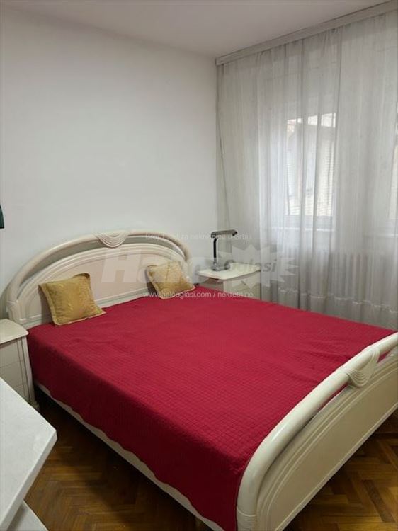 Lep, funkcionalan  stan na tri stanice od Slavije — 10