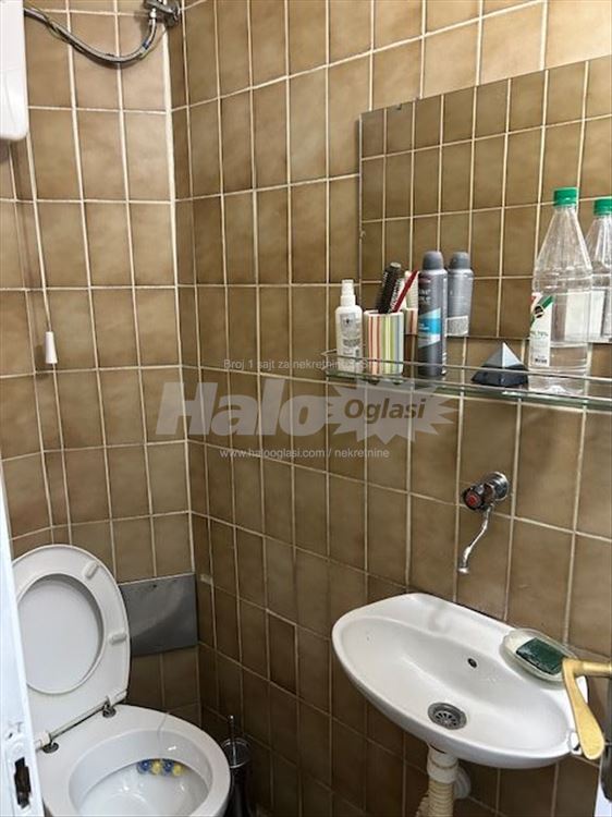 Lep, funkcionalan  stan na tri stanice od Slavije — 12