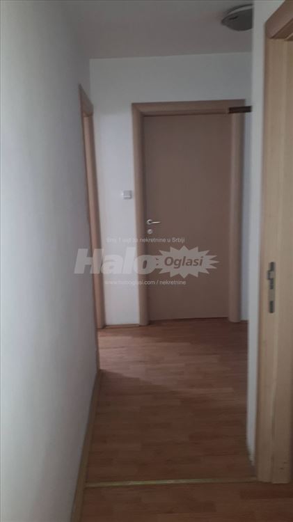 Lep namesten stan u blizini SC Olimp — 8