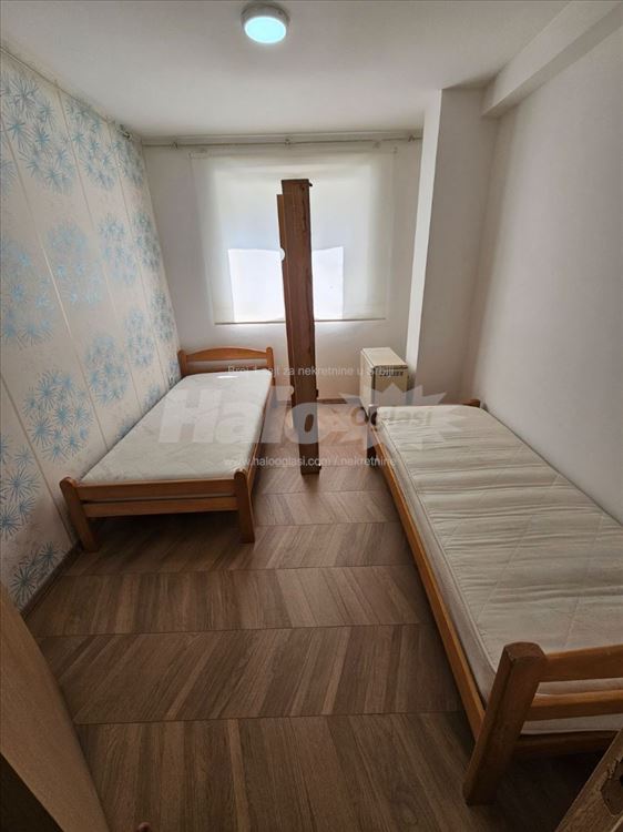 Lep namesten stan u blizini SC Olimp — 13