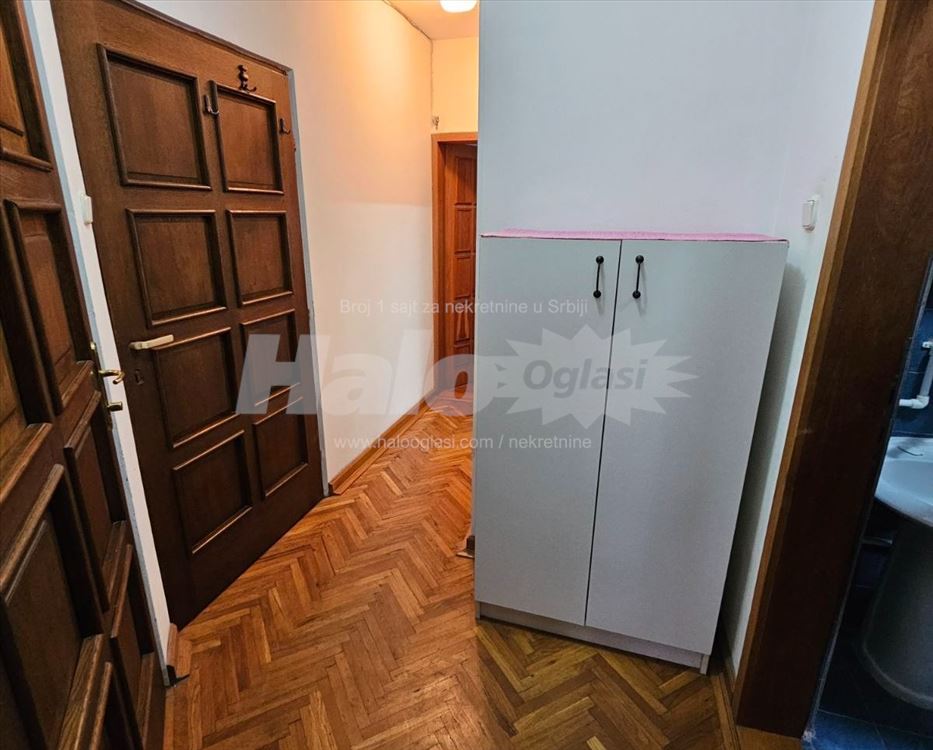 Lep, namešten, Autokomanda, Voždovac — 8