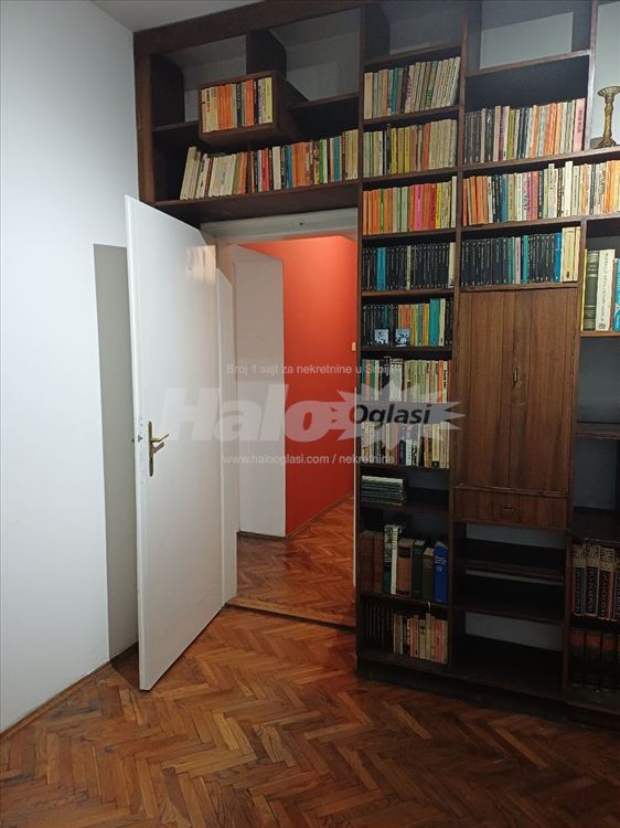 Lep, prostran, dvoiposoban stan u centru grada — 2