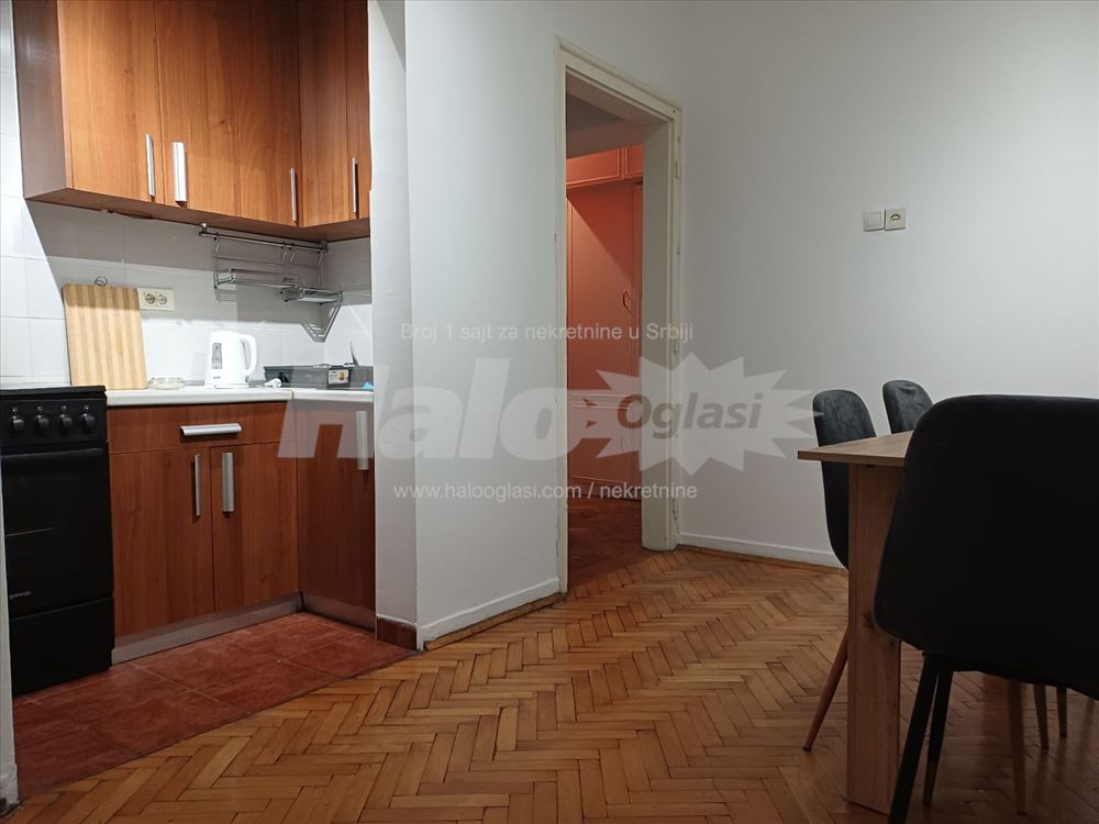 Lep, prostran, dvoiposoban stan u centru grada — 5