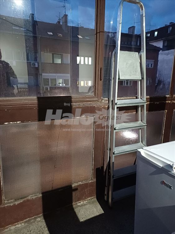 Lep, prostran, dvoiposoban stan u centru grada — 12
