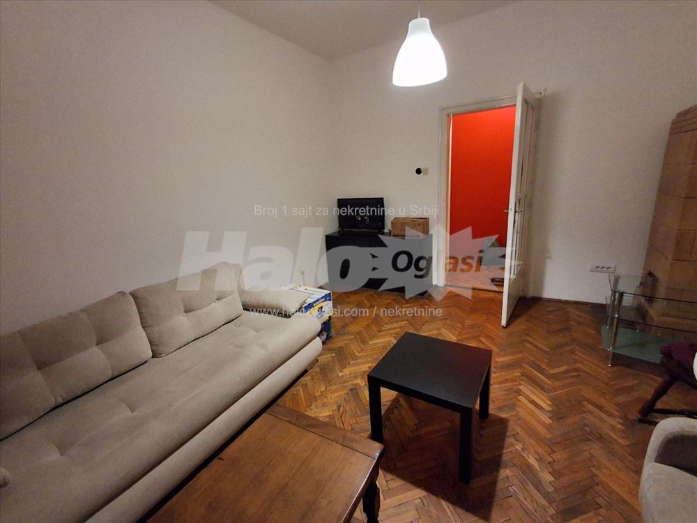 Lep, prostran, dvoiposoban stan u centru grada — 14