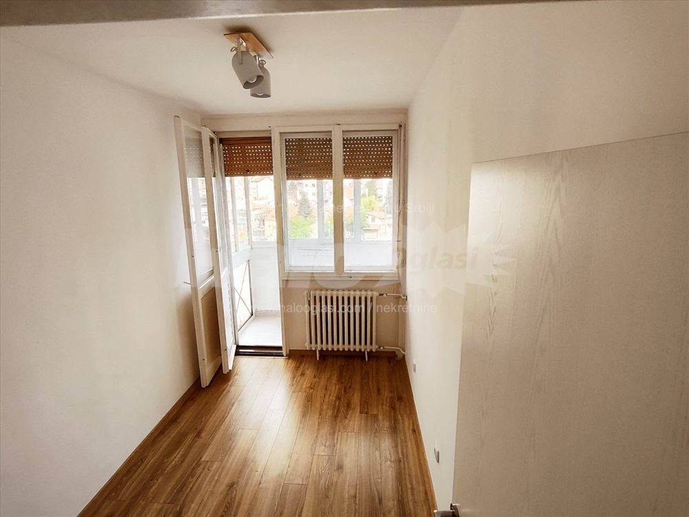 Lep svetao 3.0 stan, kod tržnog centra BEO — 8
