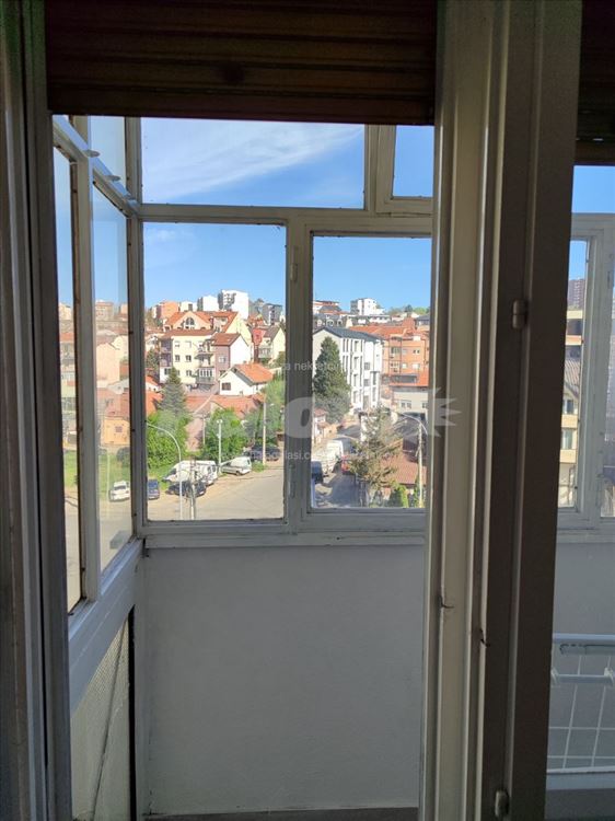 Lep svetao 3.0 stan, kod tržnog centra BEO — 9