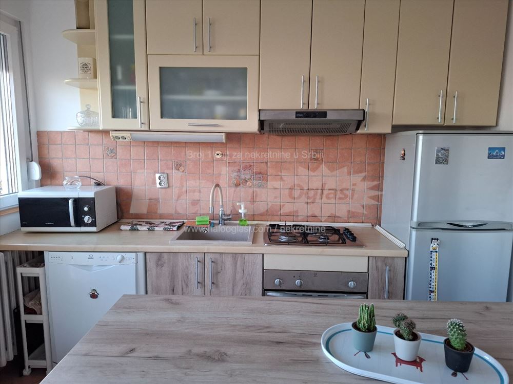 Lep, svetao i sunčan stan na idealnoj lokaciji — 5