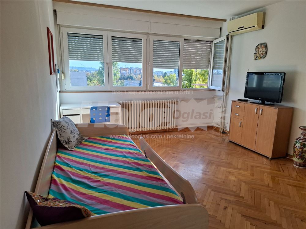 Lep, svetao i sunčan stan na idealnoj lokaciji — 13