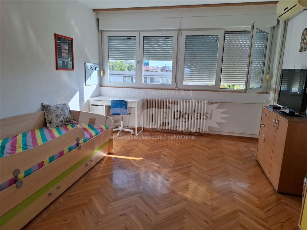 Lep, svetao i sunčan stan na idealnoj lokaciji — 15