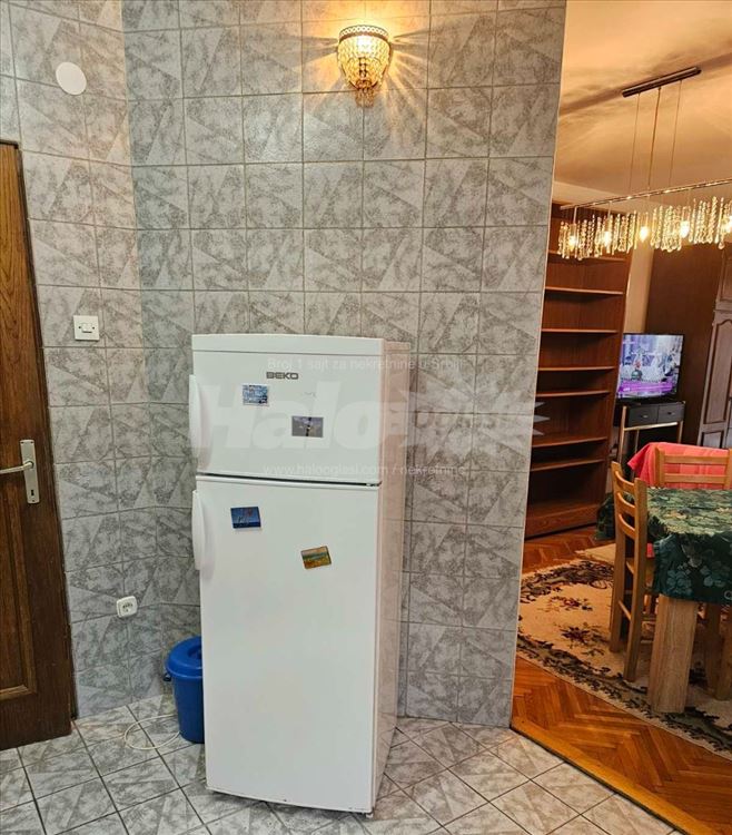 Lep, uredan, namešten, Autokomanda, Borisavljevice — 9