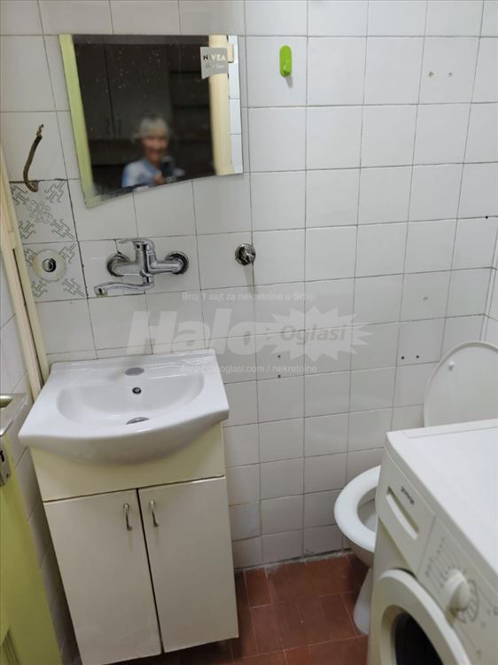Lepa garsonjera na Karaburmi — 4