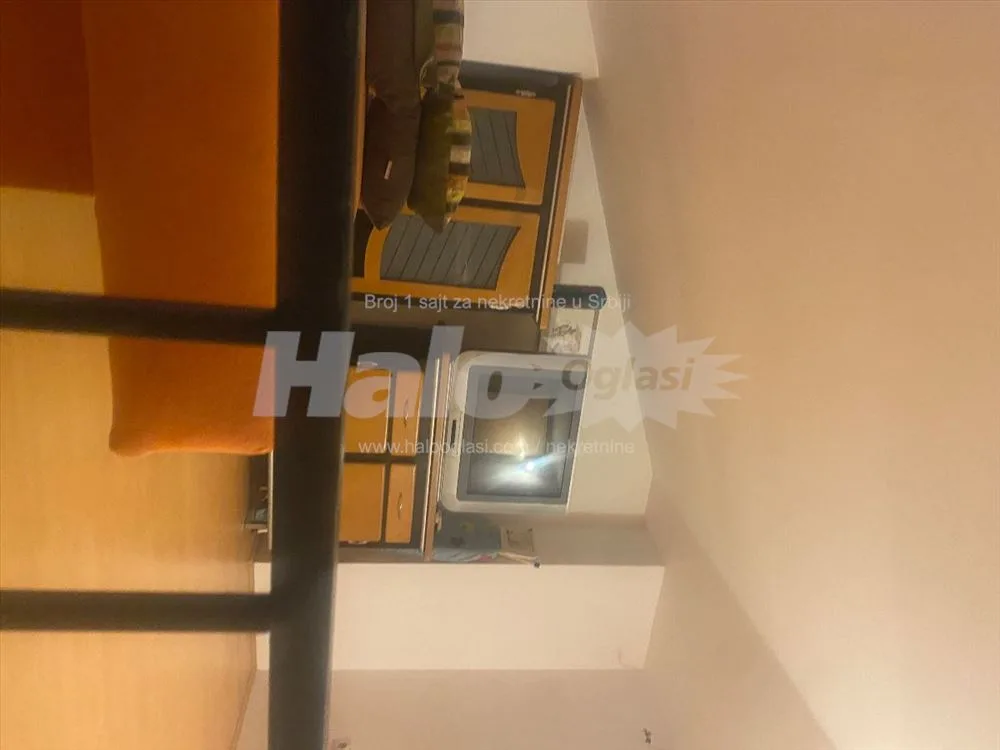 Lepa garsonjera sa galerijom — 11