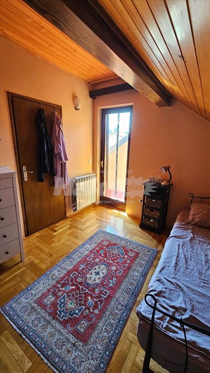 Lepa kuća uz avalsku šumu, malo i mirno naselje — 15