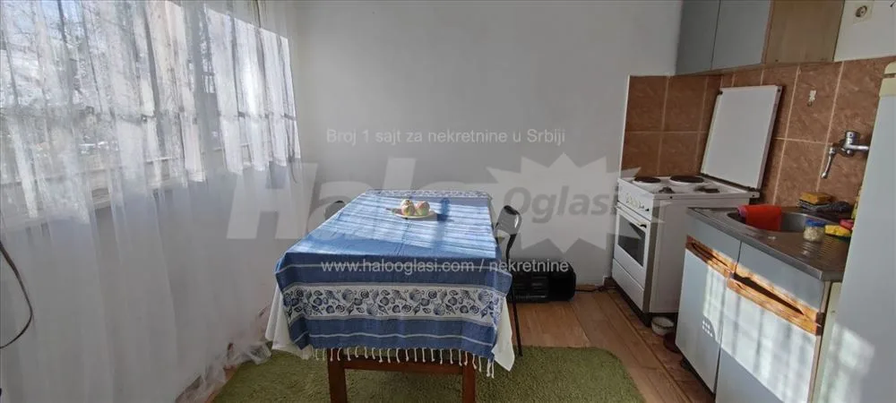 Lepa, svetla garsonjera, mirna dvorisna strana — 3