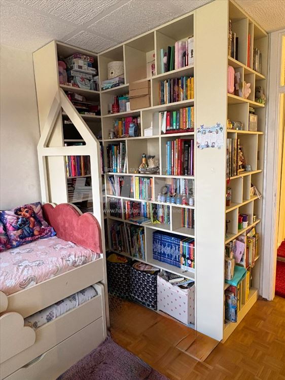 Lepo opremljen i namešten stan - retka prilika — 9