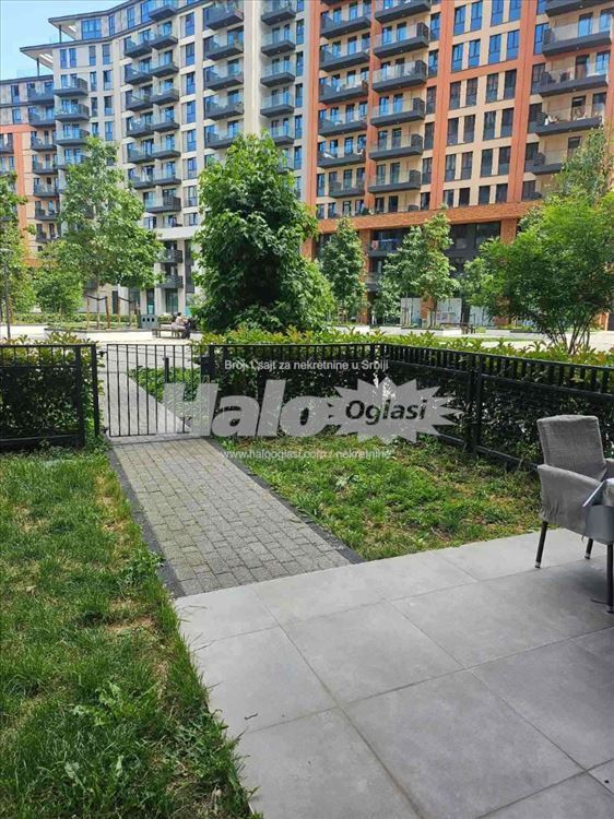 Libera BW stan sa baštom TC Galerija gratis garaža — 4