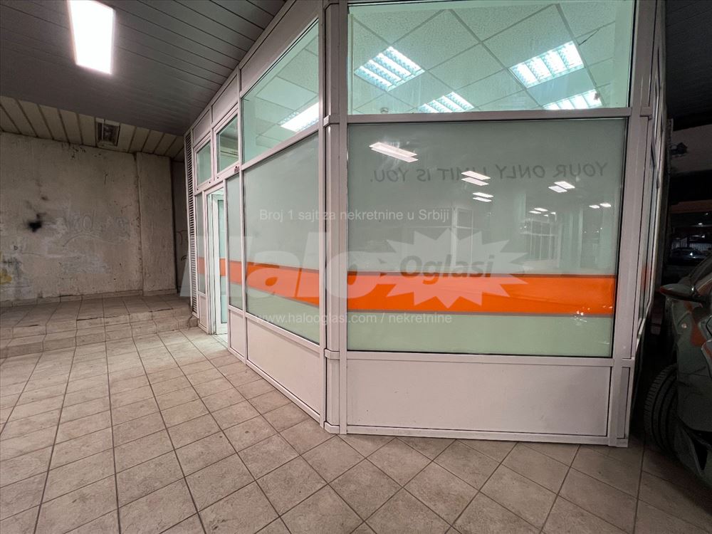 Lokal 21m YUBiz, parking uz lokal — 2