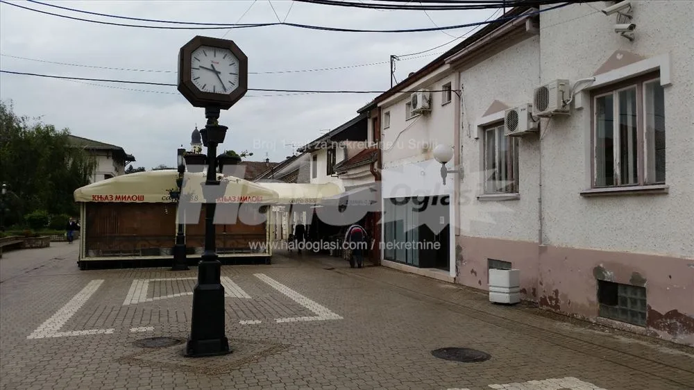 Lokal 81m2 u centru Grocke - pešačka zona — 2