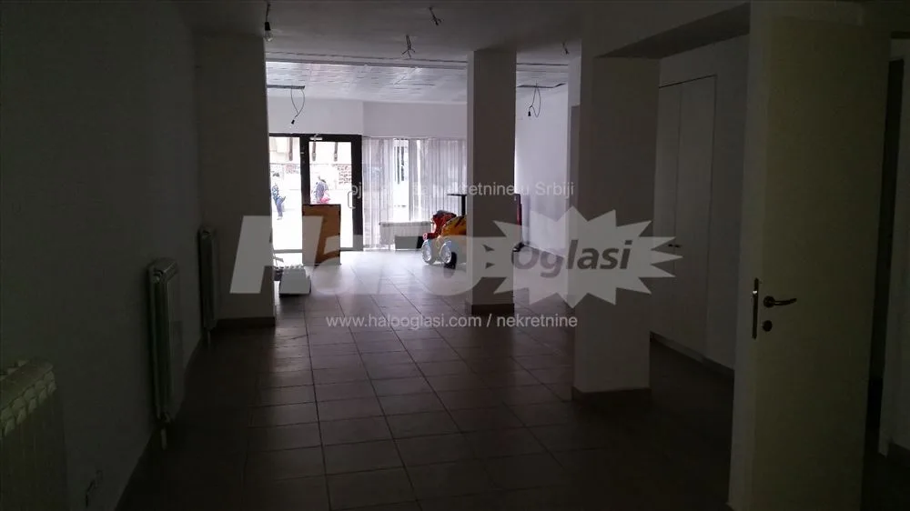 Lokal 81m2 u centru Grocke - pešačka zona — 7