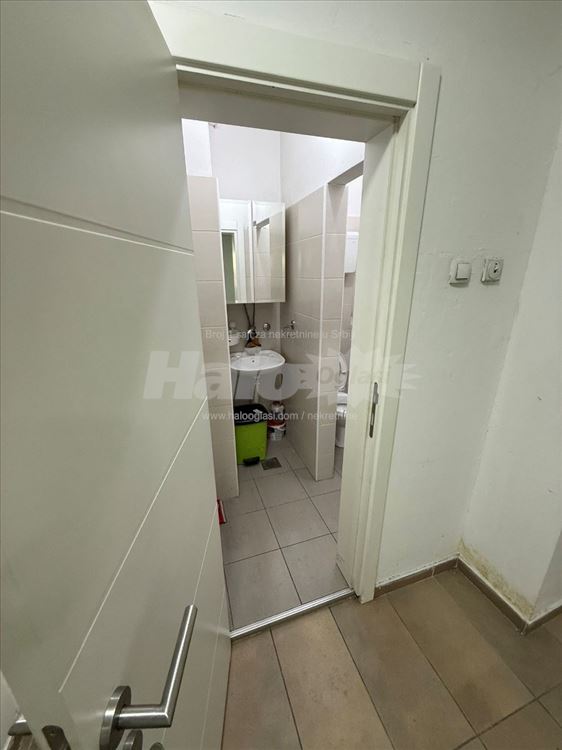 Lokal Banovo brdo, Požeška 37, 28m2 — 6