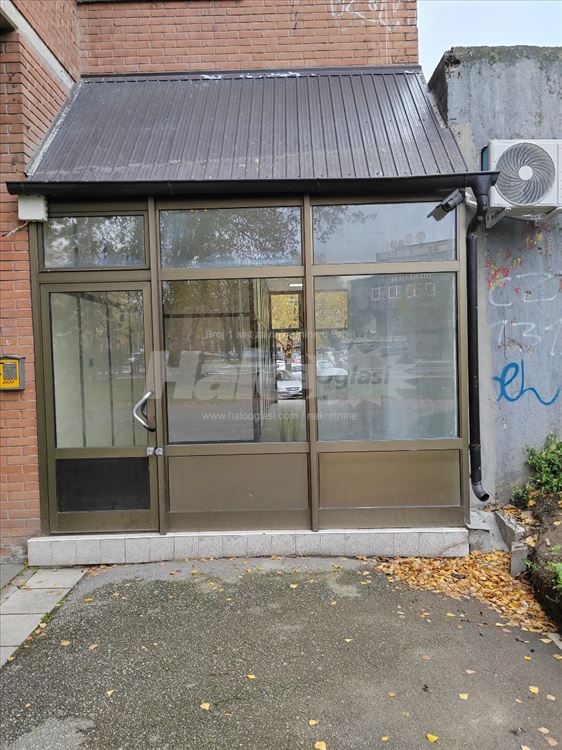 Lokal - Raskrsnica Pariske komune i Mar. Tolbuhina — 2