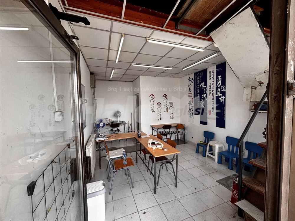 Lokal sa galerijom - Kinseski TC, blok 70 — 2
