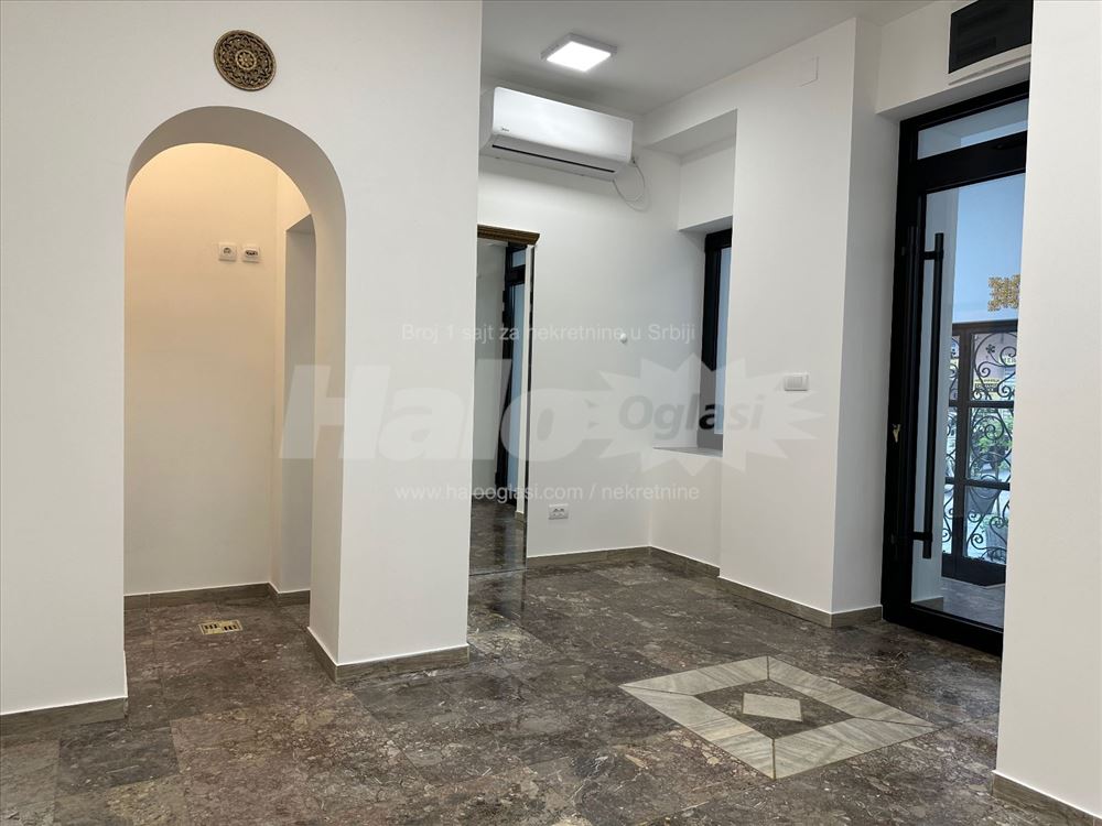 Lokal u centru-pasaž Knez Mihajova i Čika Ljubina — 11