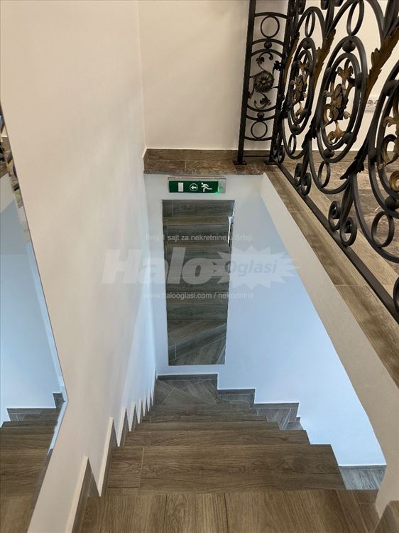 Lokal u centru-pasaž Knez Mihajova i Čika Ljubina — 14