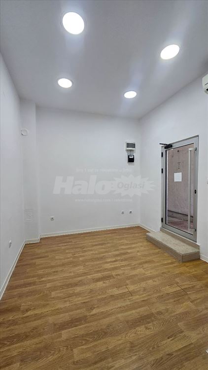 Lokal u pasažu na prometnoj lokaciji — 2